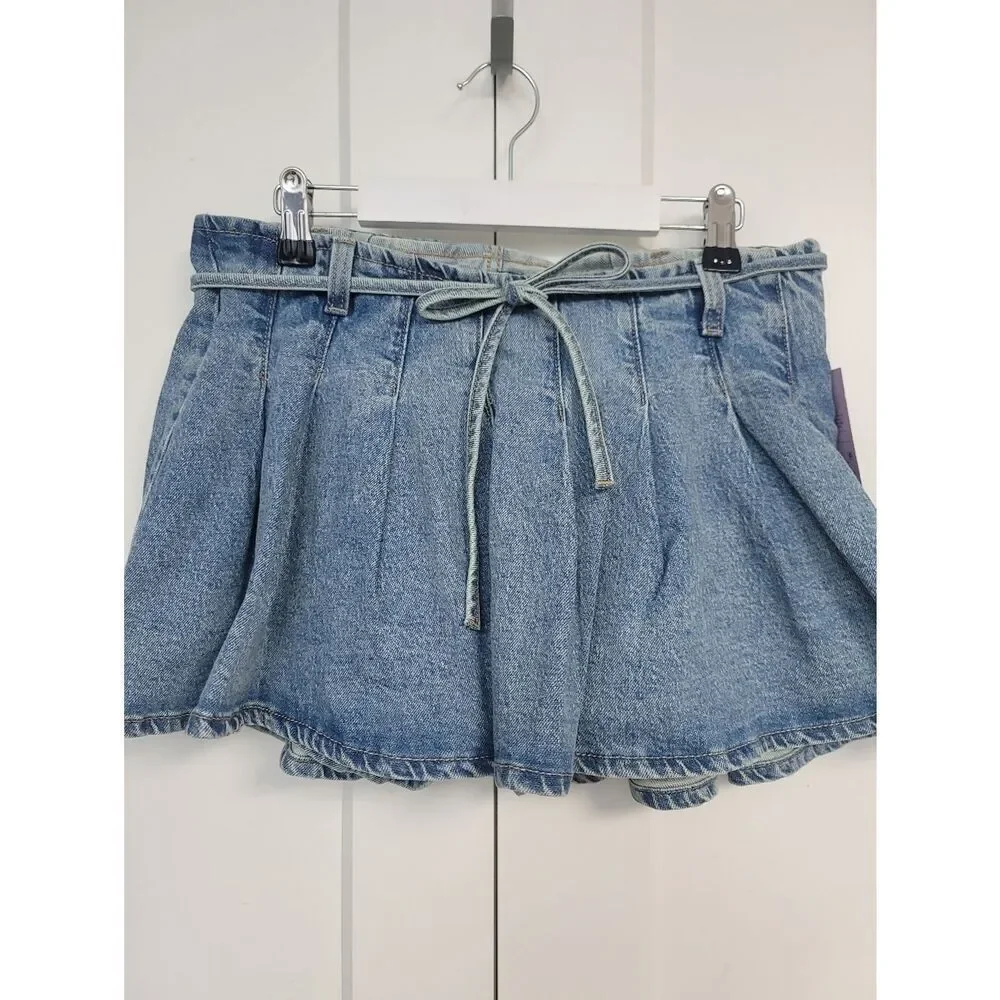 Wild Fable Denim Pleated Mini Skirt Medium Wash Skater Skort Y2K Style Size 4
